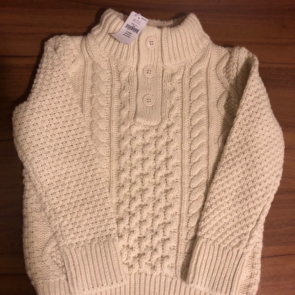 NWT Gap cable sweater